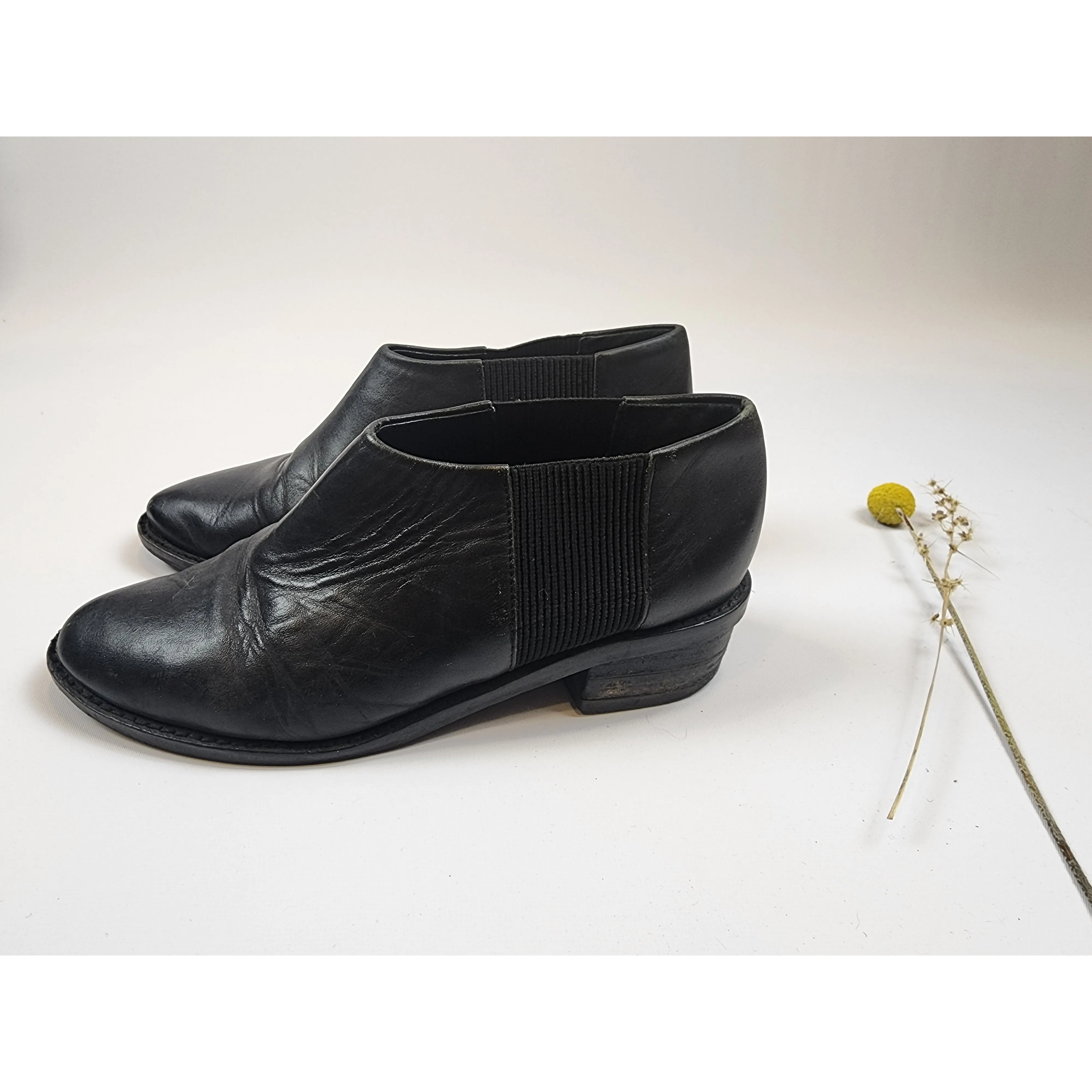 Bul black leather low ankle boots size 36