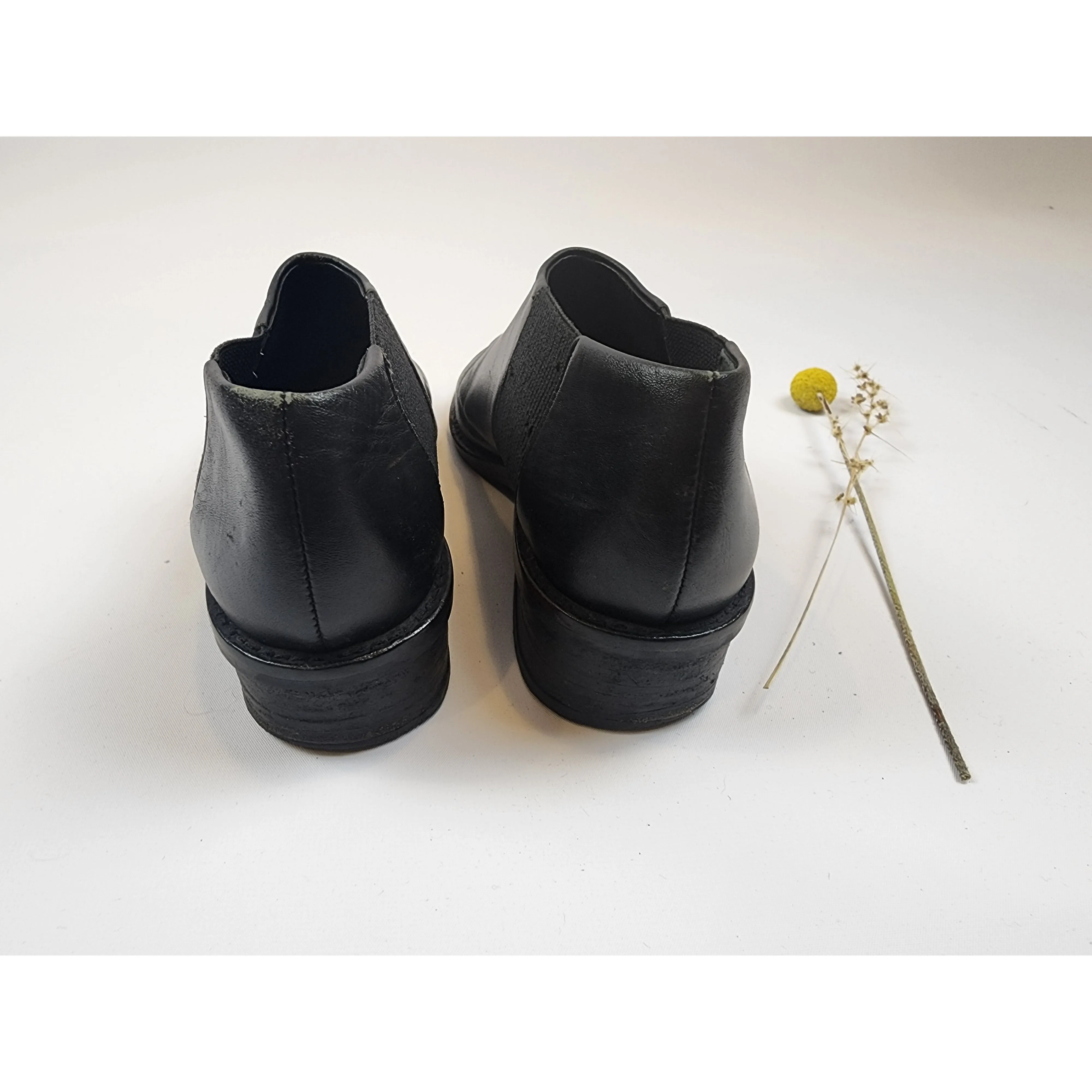 Bul black leather low ankle boots size 36