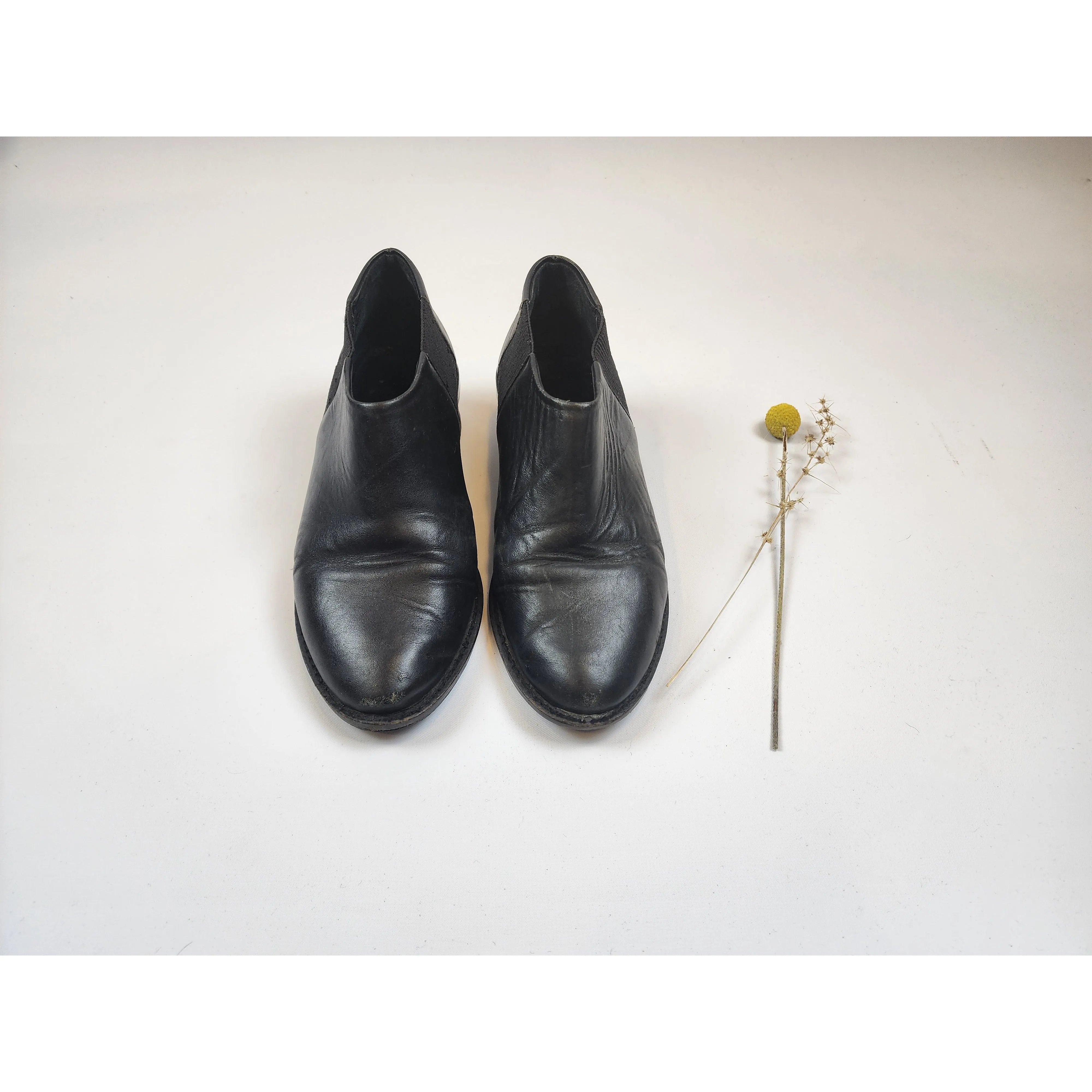 Bul black leather low ankle boots size 36