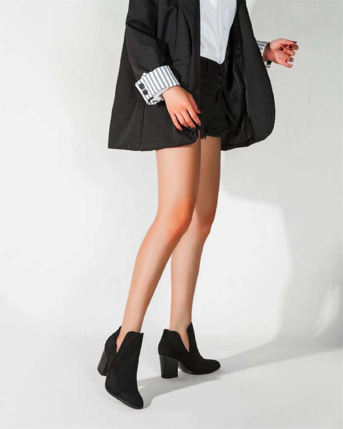 Chic Suede Ankle Boots - Black