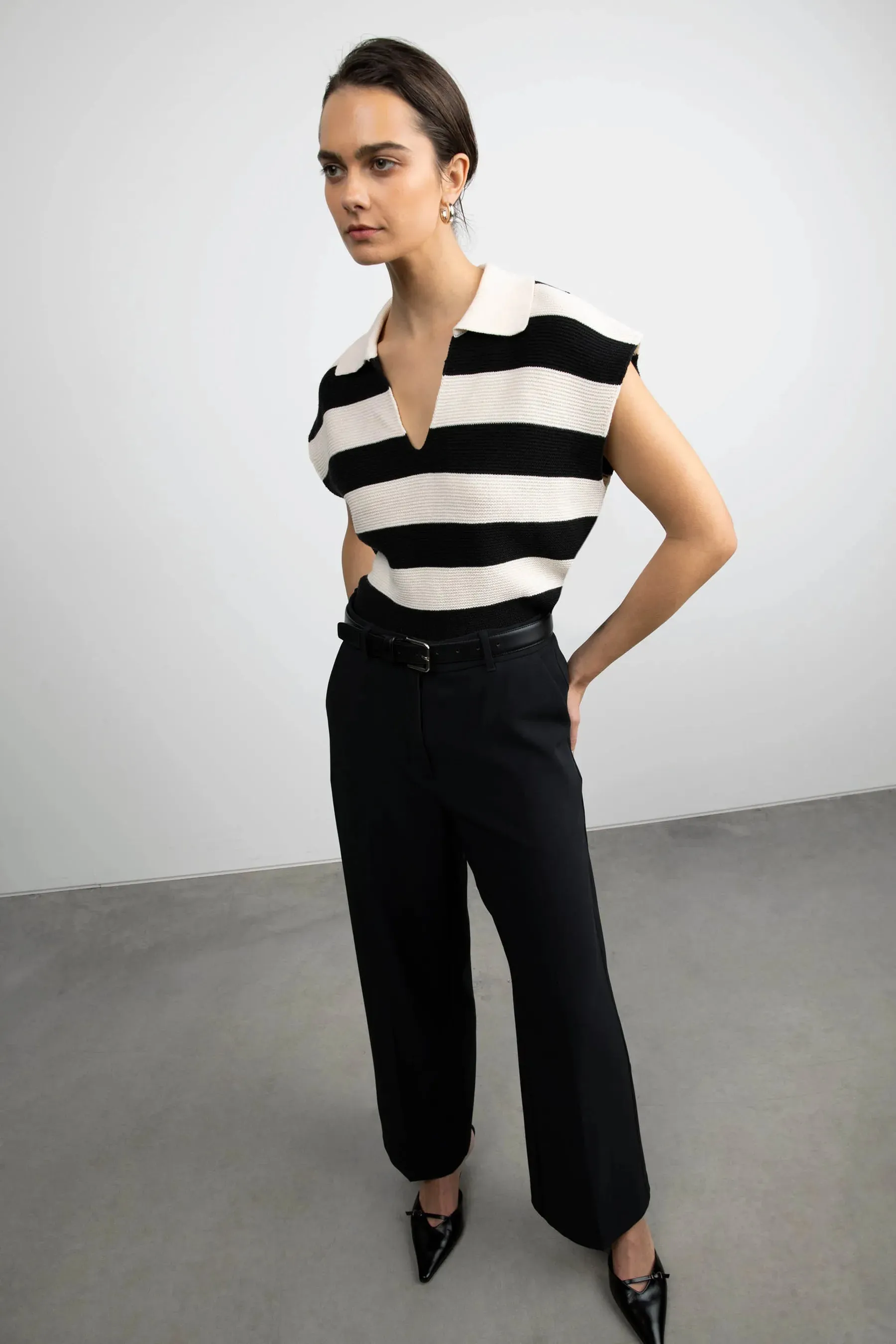 Cropped Striped Collared Sweater - Cream Black
