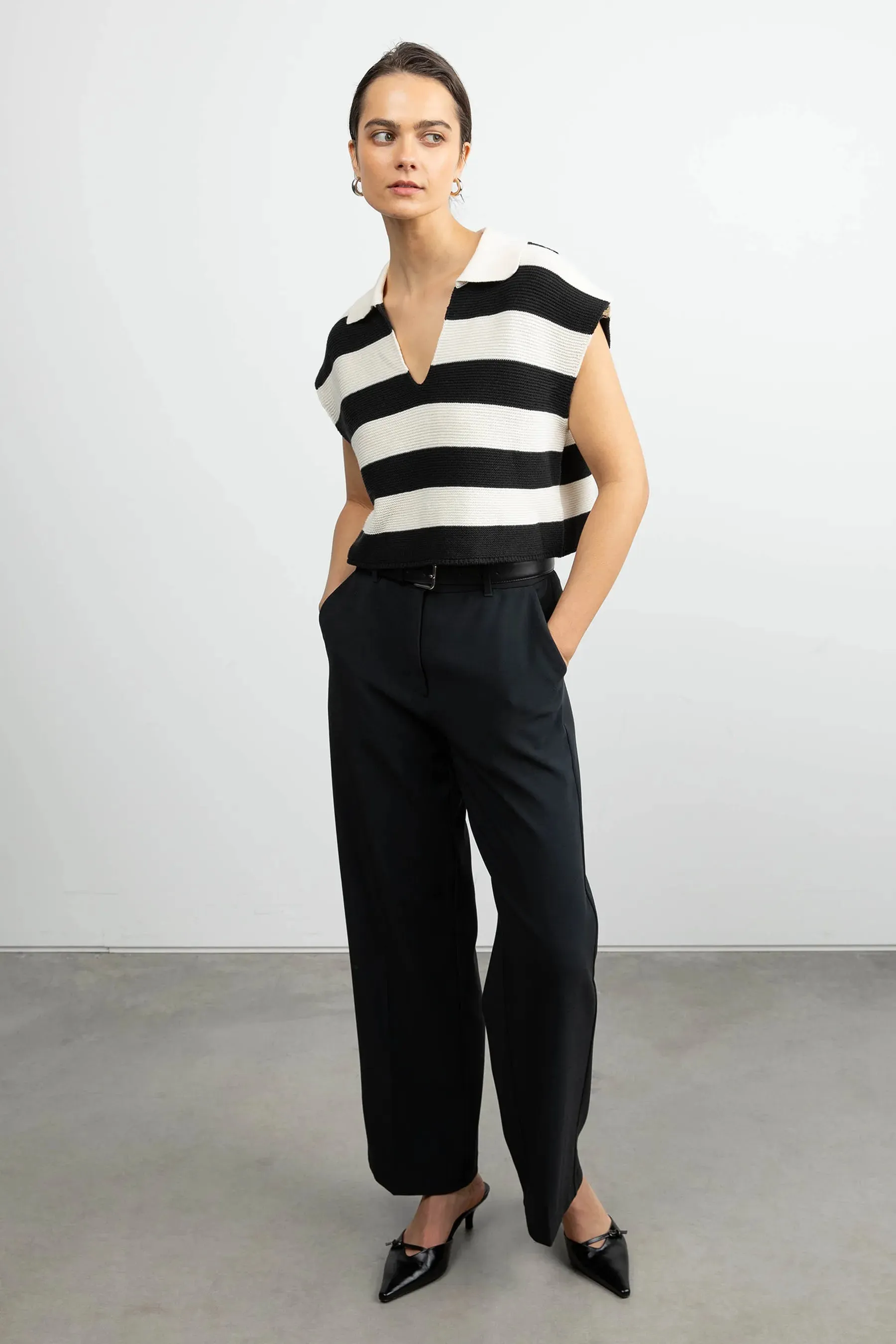 Cropped Striped Collared Sweater - Cream Black