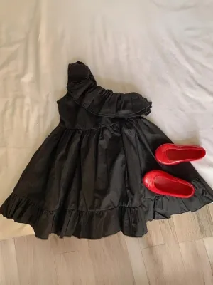 Little Miss Chic One-Shoulder Ruffle Black Dress