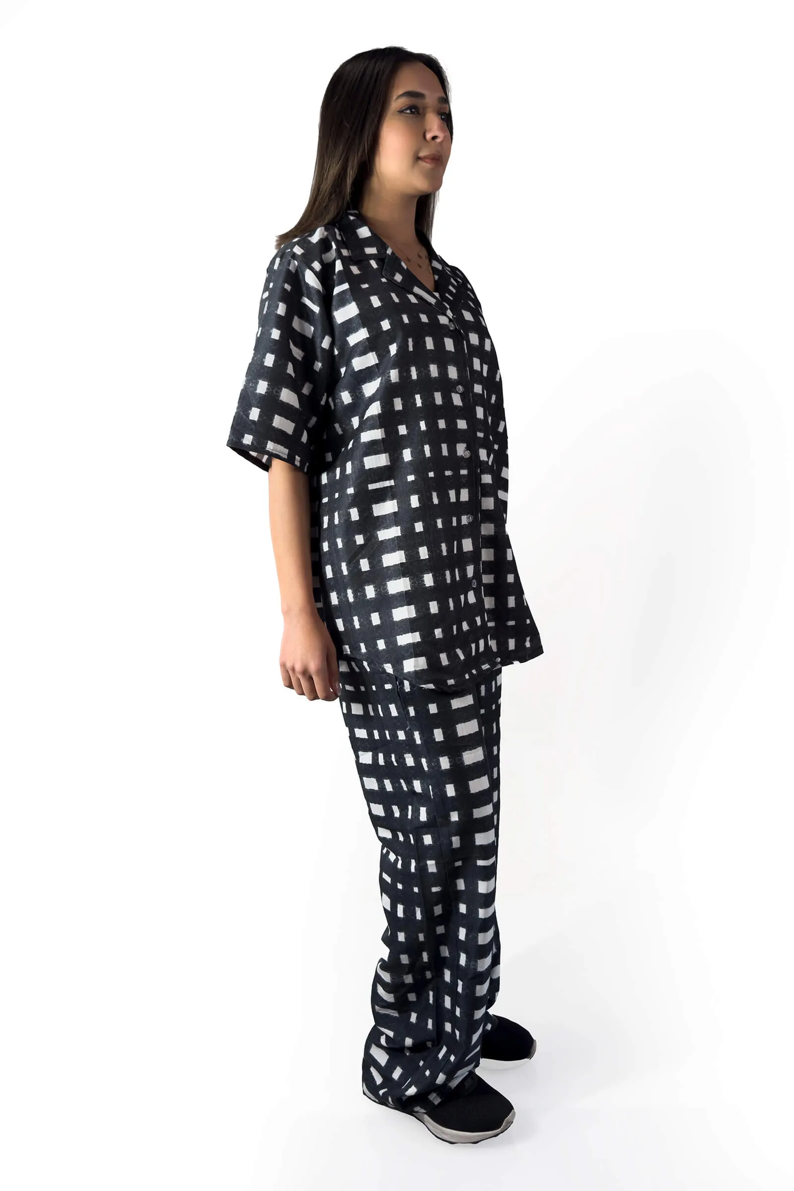 Monochrome Grid Relaxed Set