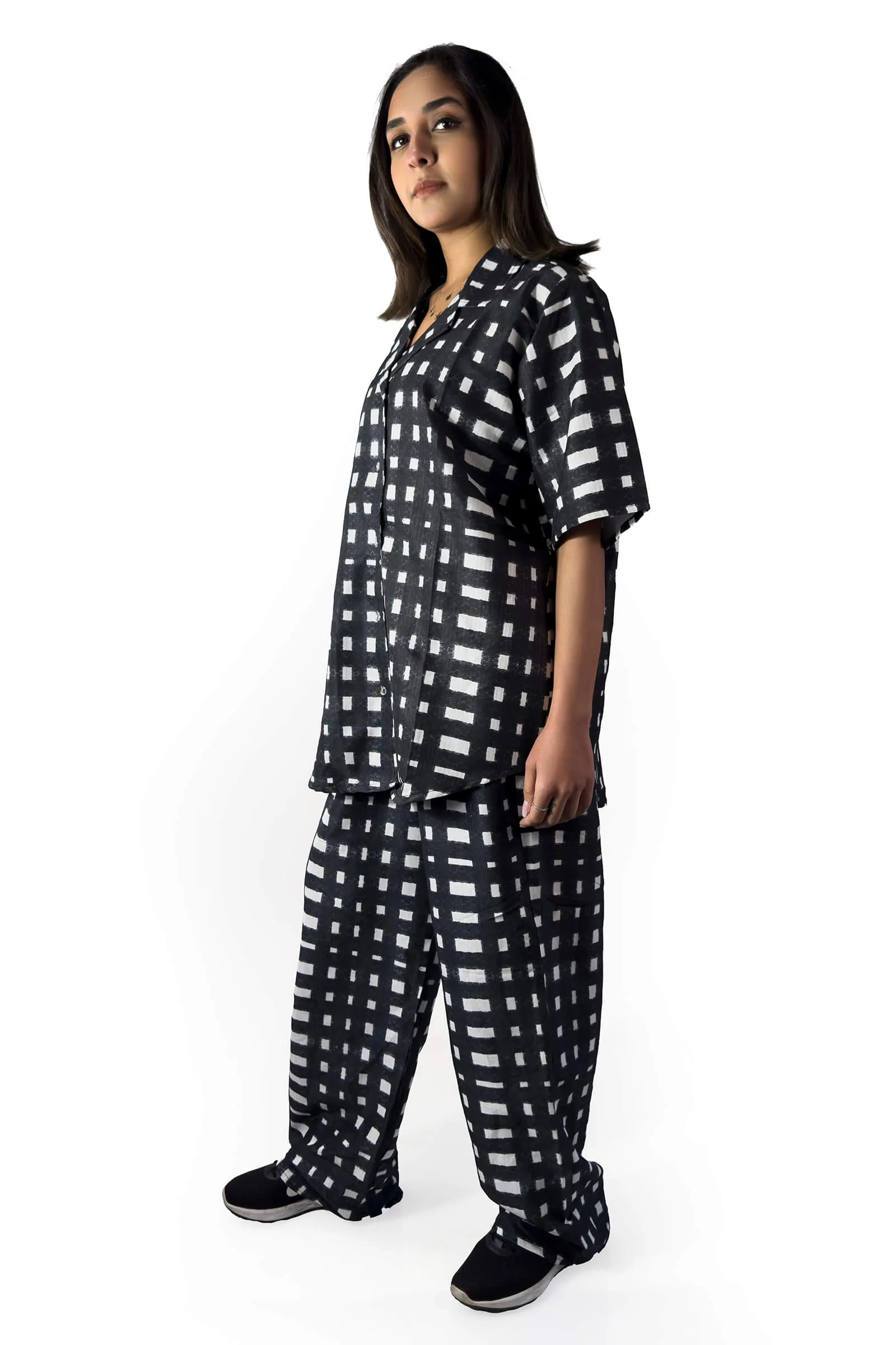 Monochrome Grid Relaxed Set