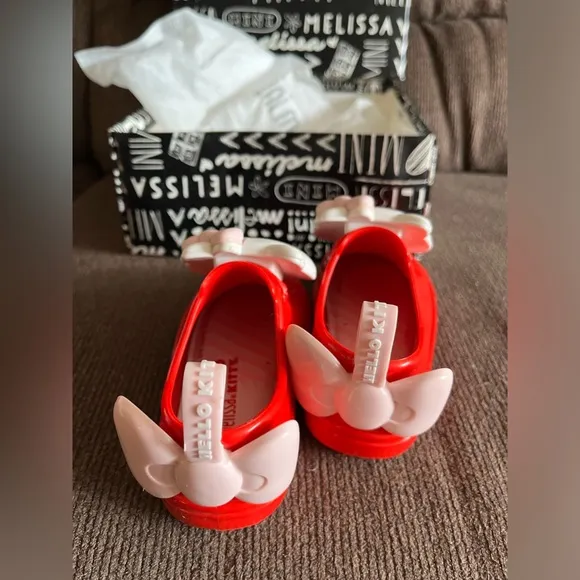 NWT MINI MELISSA Mini Be   Hello Kitty Toddler Sneakers In Red Size 6T
