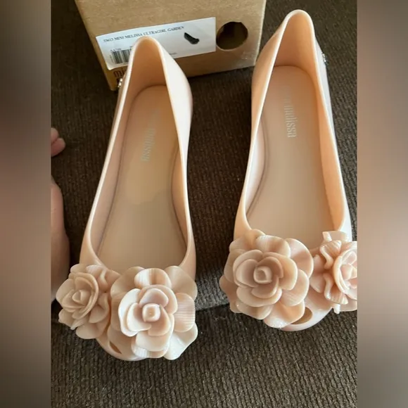 NWT MINI MELISSA Ultragirl Garden In Pink Size 11
