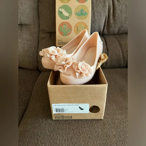 NWT MINI MELISSA Ultragirl Garden In Pink Size 11