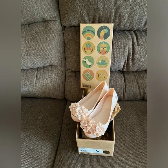 NWT MINI MELISSA Ultragirl Garden In Pink Size 11