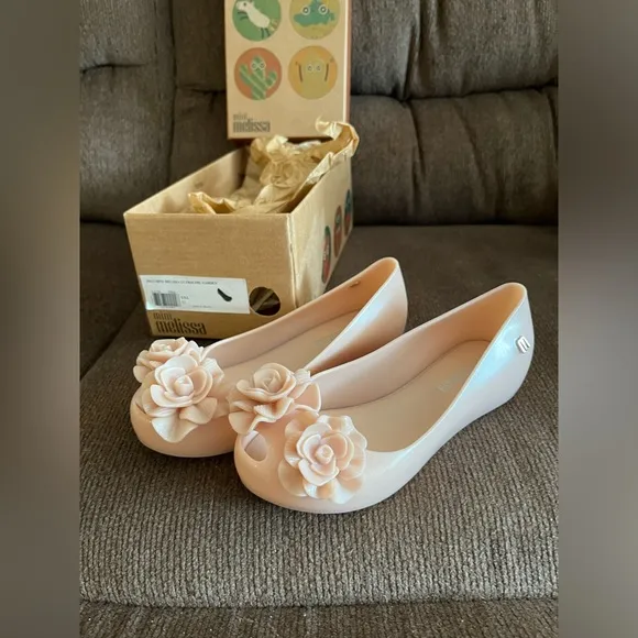 NWT MINI MELISSA Ultragirl Garden In Pink Size 11
