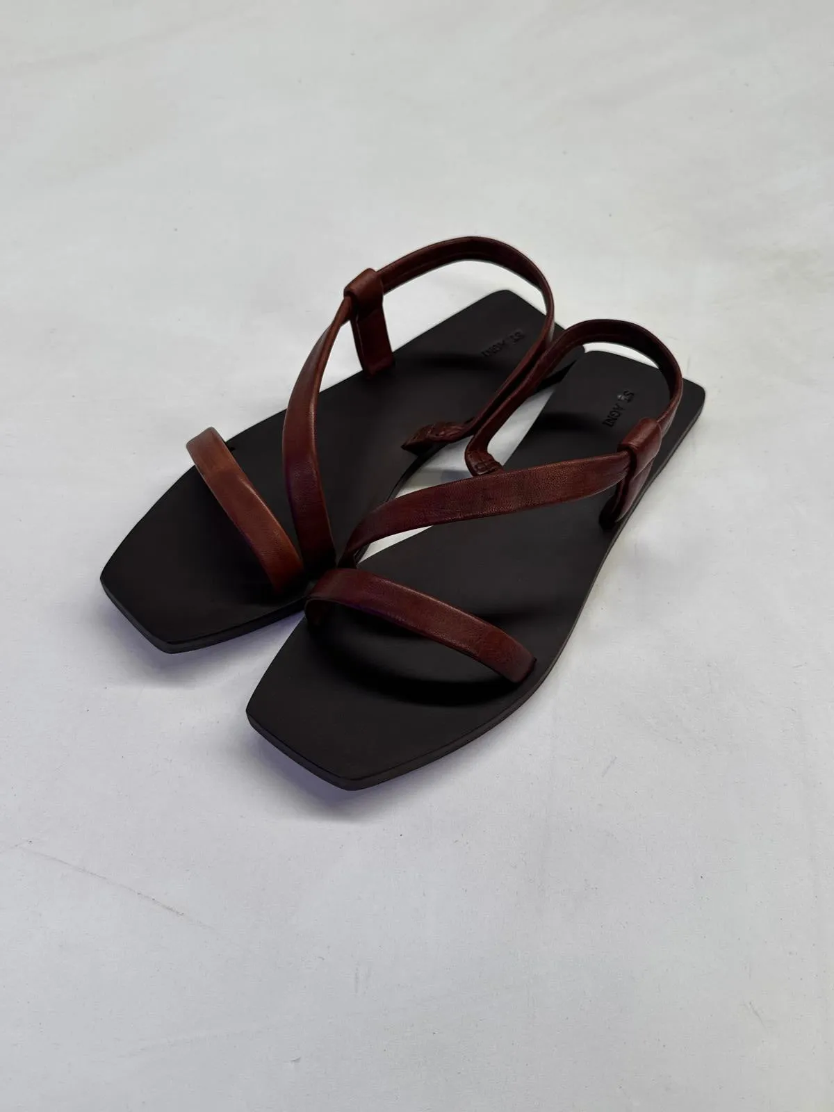 ST. AGNI Twist Strap Slide - Antique Tan