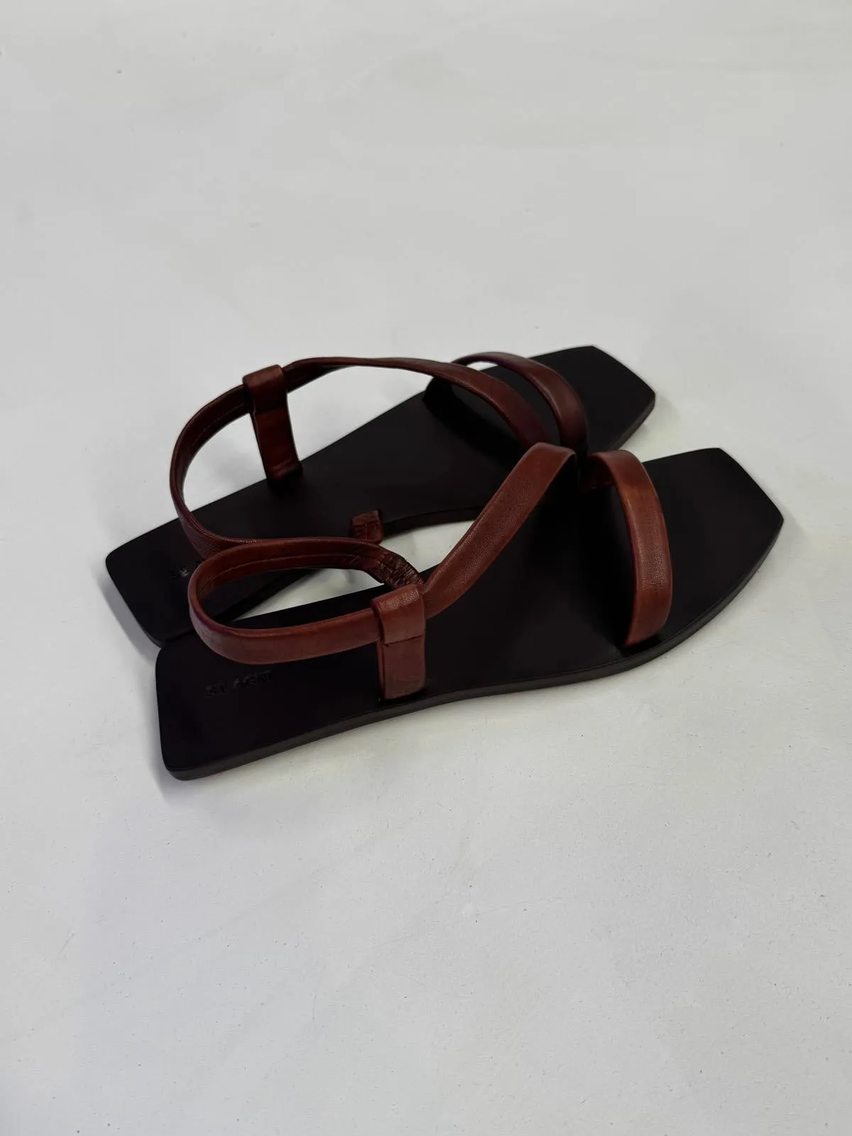 ST. AGNI Twist Strap Slide - Antique Tan