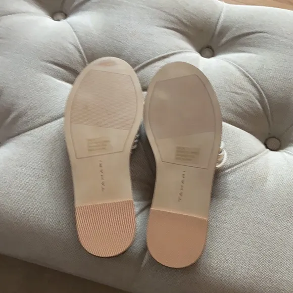 Tahari sandals