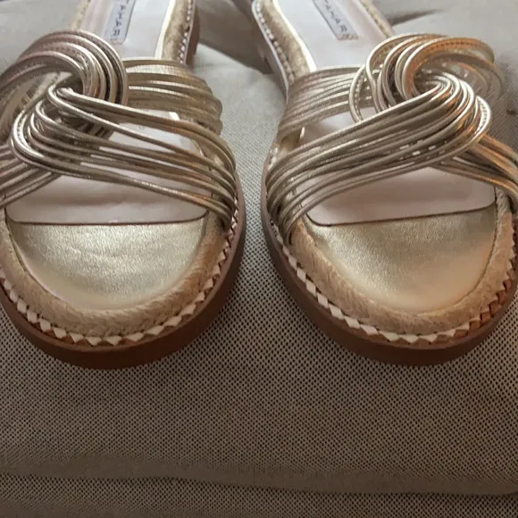 Tahari sandals